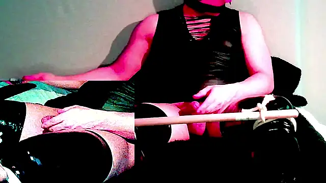 Snapshot of Crazyballs_Tony chatting on 11-29-25, 08:17 Crazyballs Tony online show from 11-29-25, 08:17