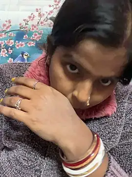 Snapshot of Beauty-queen chatting on 01-01-25, 01:37 Beauty-queen online show from 01-01-25, 01:37