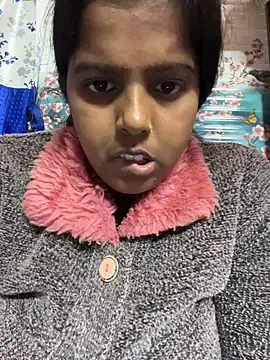 Snapshot of Beauty-queen chatting on 01-01-25, 04:39 Beauty-queen online show from 01-01-25, 04:39