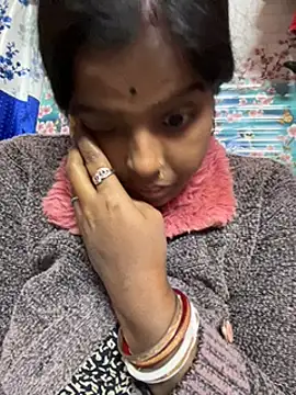 Snapshot of Beauty-queen chatting on 01-03-25, 04:37 Beauty-queen online show from 01-03-25, 04:37