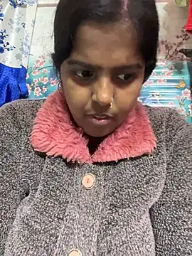 Snapshot of Beauty-queen chatting on 01-05-25, 12:31 Beauty-queen online show from 01-05-25, 12:31