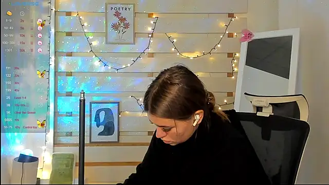 Josephine Kiss online show from 10-20-25, 01:11