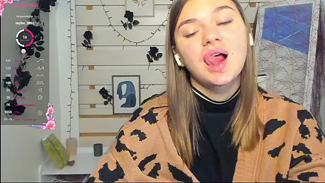 Josephine Kiss online show from 10-31-25, 09:21