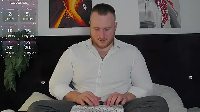 Snapshot of RoddyStill chatting on 12-04-24, 01:42 RoddyStill online show from 12-04-24, 01:42