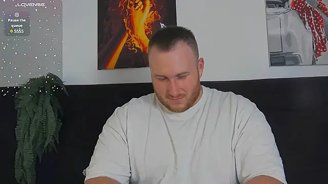 Snapshot of RoddyStill chatting on 12-08-24, 03:13 RoddyStill online show from 12-08-24, 03:13