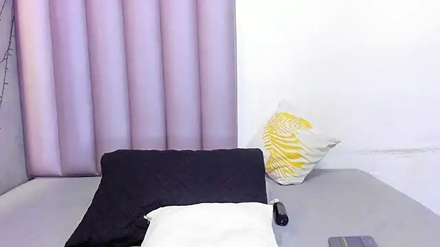 Snapshot of SussanMilf_ chatting on 01-16-26, 10:52 SussanMilf online show from 01-16-26, 10:52