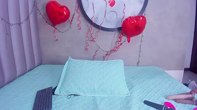 Snapshot of SussanMilf_ chatting on 02-15-26, 11:19 SussanMilf online show from 02-15-26, 11:19