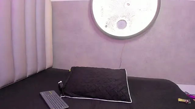 Snapshot of SussanMilf_ chatting on 03-12-26, 10:54 SussanMilf online show from 03-12-26, 10:54