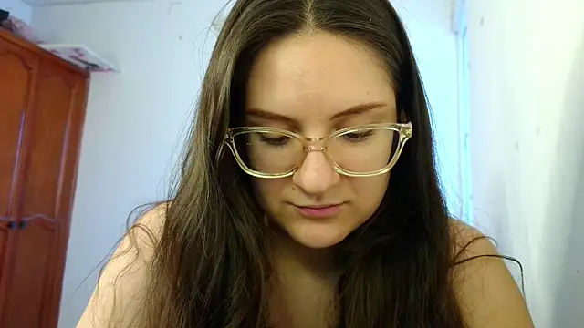 livgomez online show from 10-18-25, 01:23