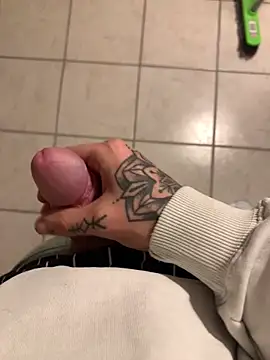 Snapshot of YoungDick25 chatting on 10-30-25, 09:59 YoungDick25 online show from 10-30-25, 09:59