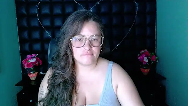 SaraThomso online show from 12-27-24, 03:20