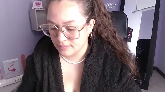 SaraThomso online show from 12-30-24, 03:14