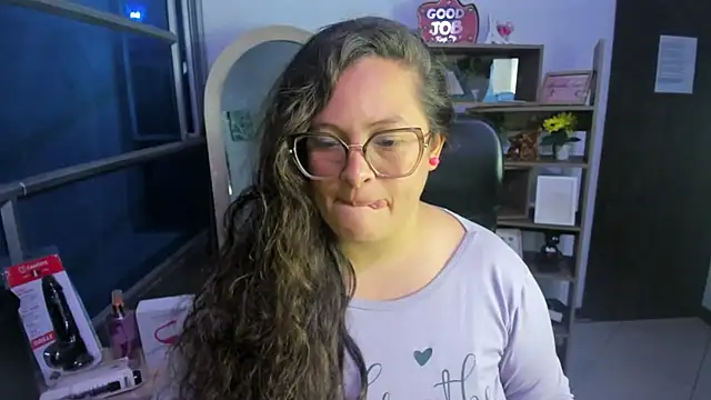 SaraThomso online show from 11-13-25, 03:27