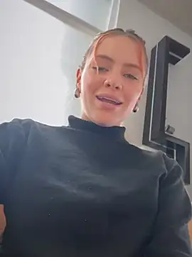 Lorraine Leon online show from 12-17-24, 04:43