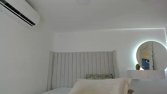 Shelynna azzul online show from 01-16-25, 07:41