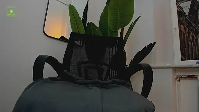 Snapshot of Whitney_Svonn chatting on 12-21-24, 03:42 Whitney Svonn online show from 12-21-24, 03:42