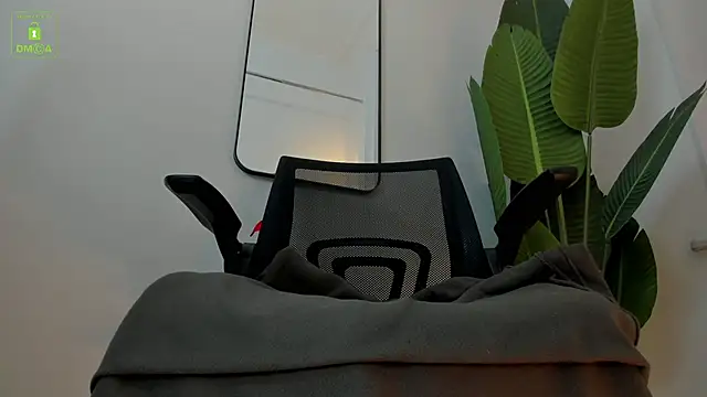 Snapshot of Whitney_Svonn chatting on 02-04-25, 03:57 Whitney Svonn online show from 02-04-25, 03:57