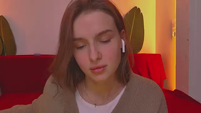 Snapshot of Whitney_Svonn chatting on 03-21-25, 07:13 Whitney Svonn online show from 03-21-25, 07:13