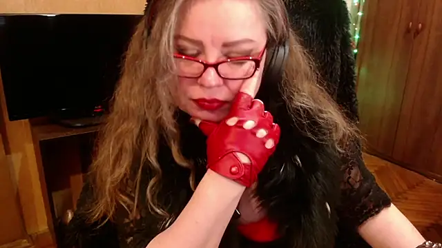 Miss Tress online show from 12-24-24, 10:39