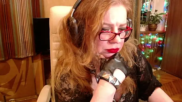 Miss Tress online show from 11-23-25, 09:58