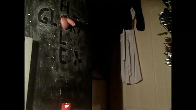 Snapshot of TweakyDude chatting on 10-26-25, 09:21 TweakyDude online show from 10-26-25, 09:21