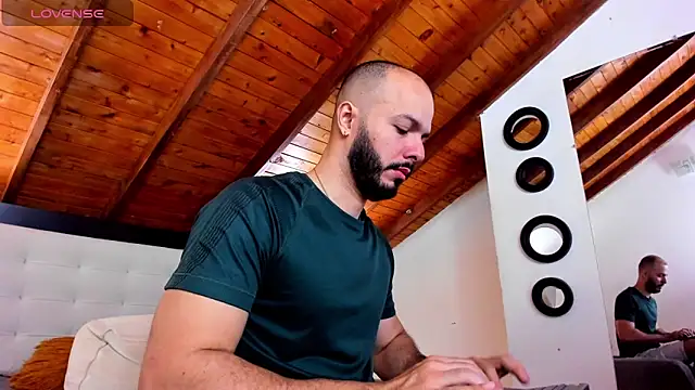 Tom Bailey online show from 12-18-25, 12:44