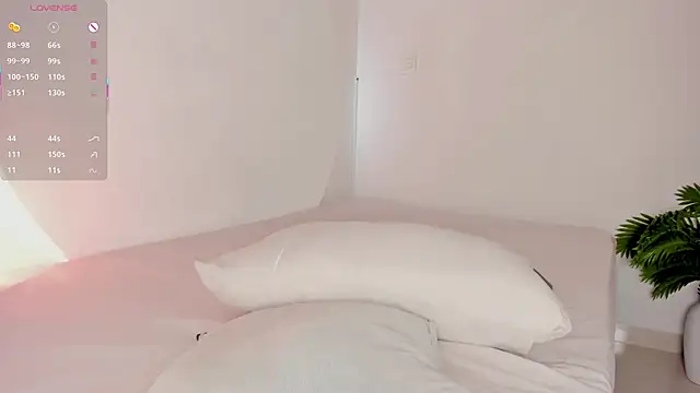 Snapshot of AllisonRoberts_ chatting on 11-10-25, 11:20 AllisonRoberts online show from 11-10-25, 11:20