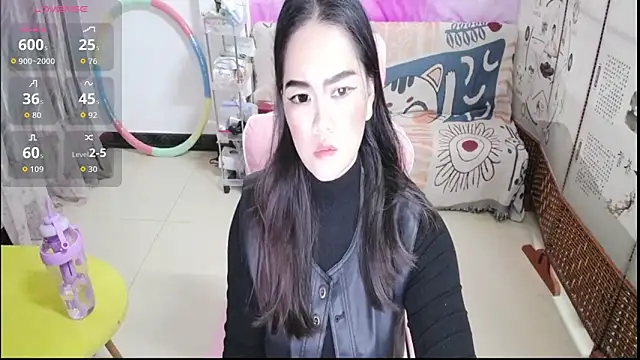 Snapshot of MiaoMiao- chatting on 11-06-25, 02:07 MiaoMiao- online show from 11-06-25, 02:07