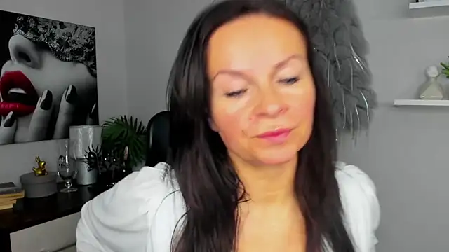 HelenLuxx online show from 01-08-25, 06:41