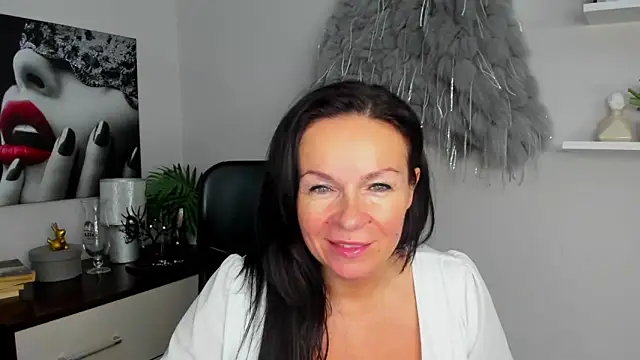 HelenLuxx online show from 01-08-25, 10:15