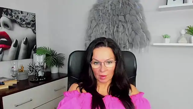 HelenLuxx online show from 01-13-25, 10:47