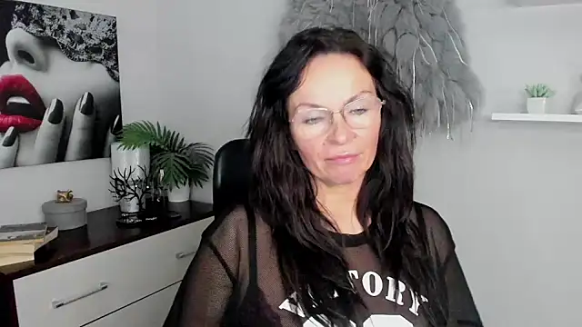 HelenLuxx online show from 01-20-25, 10:18