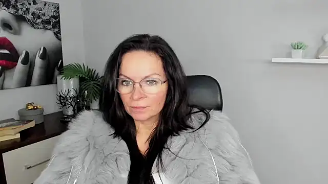 HelenLuxx online show from 01-22-25, 10:18