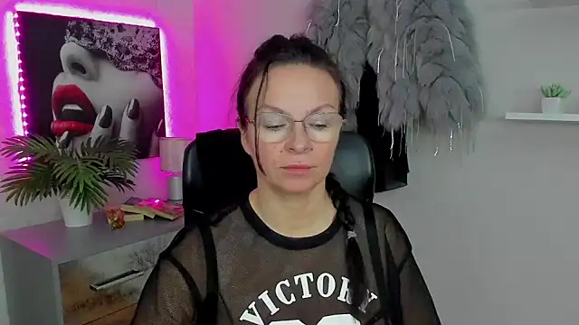 HelenLuxx online show from 01-31-25, 06:46