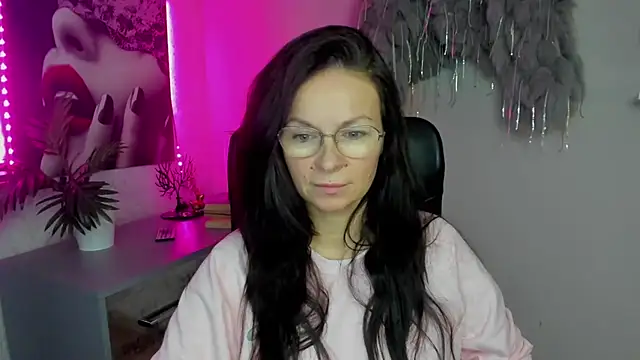 HelenLuxx online show from 11-19-25, 09:09