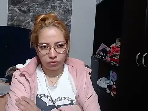 Snapshot of THEBOSSLARA chatting on 11-15-25, 03:30 THEBOSSLARA online show from 11-15-25, 03:30