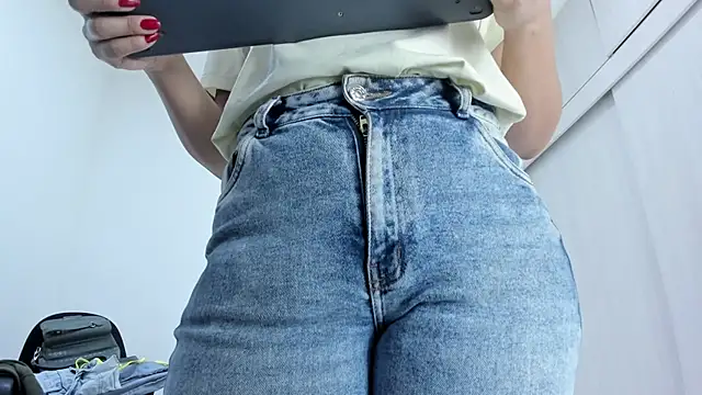 Snapshot of Amelia_Debora_Antonella chatting on 02-23-26, 02:03 Amelia Debora Antonella online show from 02-23-26, 02:03