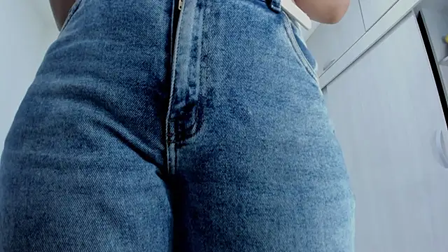 Snapshot of Amelia_Debora_Antonella chatting on 03-03-26, 01:28 Amelia Debora Antonella online show from 03-03-26, 01:28