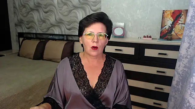 Snapshot of VitaCharm chatting on 10-02-25, 09:00 VitaCharm online show from 10-02-25, 09:00