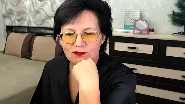 Snapshot of VitaCharm chatting on 12-16-25, 12:54 VitaCharm online show from 12-16-25, 12:54