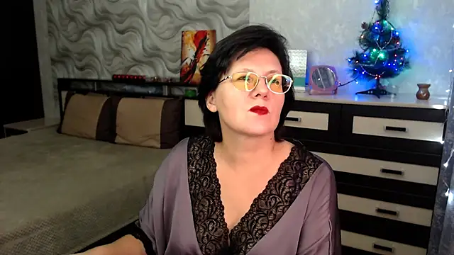 Snapshot of VitaCharm chatting on 12-17-25, 08:26 VitaCharm online show from 12-17-25, 08:26