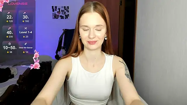 Snapshot of EmilySoul chatting on 10-10-25, 04:17 EmilySoul online show from 10-10-25, 04:17