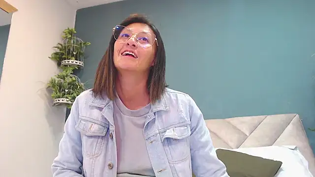 SharisWillian online show from 12-01-25, 03:33