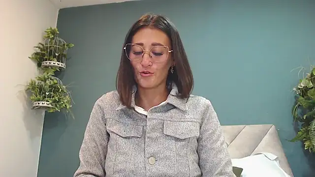 SharisWillian online show from 12-18-25, 04:07