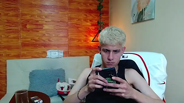 Bastiaan 28 online show from 12-11-24, 04:28