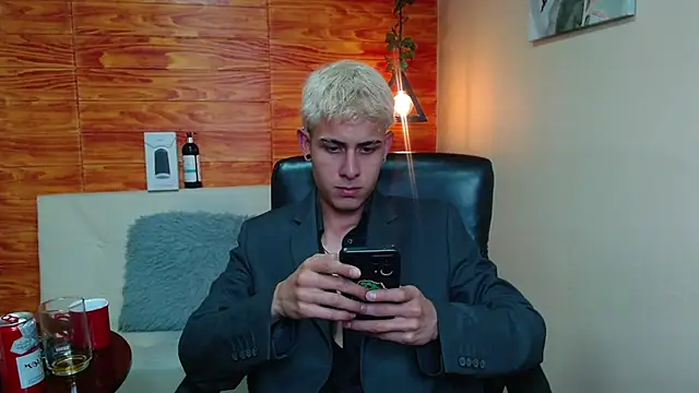 Bastiaan 28 online show from 12-13-24, 03:05