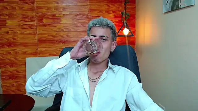 Bastiaan 28 online show from 12-18-24, 05:59