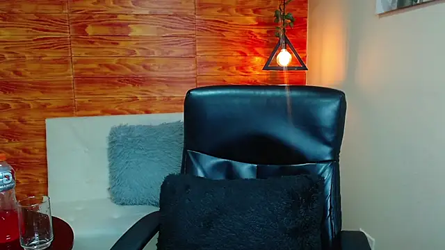 Bastiaan 28 online show from 12-24-24, 02:10