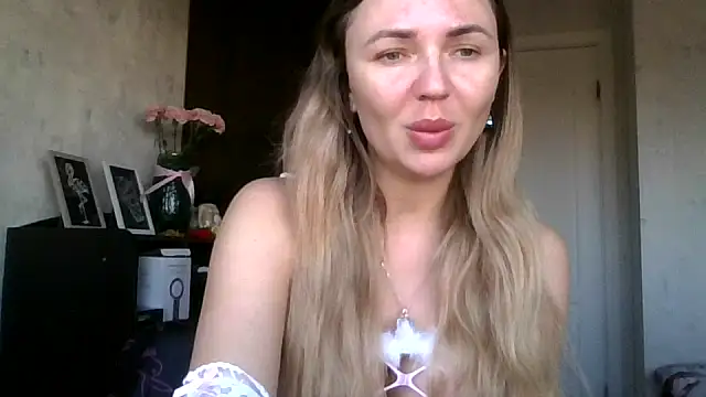 AngelinaLove28 online show from 11-02-25, 07:22