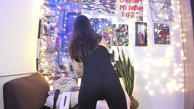 luna mccoy online show from 12-24-24, 04:00
